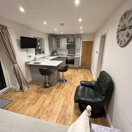 Sandscroft Annex 5A Apartment Бродуей Екстериор снимка